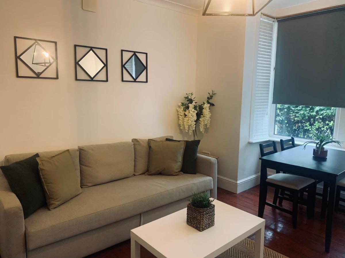 Unique 2 Bedroom Apartment In London/ Excel / Olympic City Close To Central Line Tube Station With Gated Parking Space エクステリア 写真