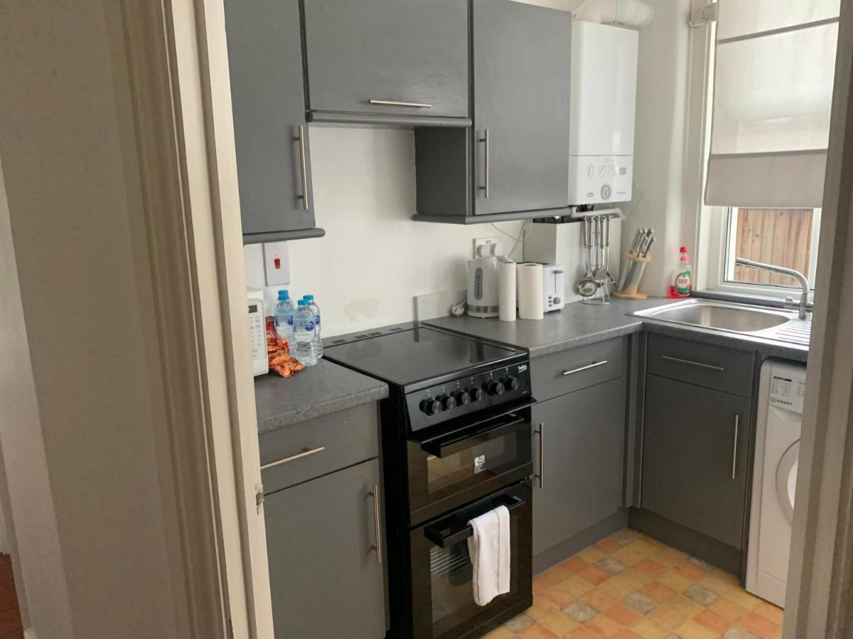 Unique 2 Bedroom Apartment In London/ Excel / Olympic City Close To Central Line Tube Station With Gated Parking Space エクステリア 写真
