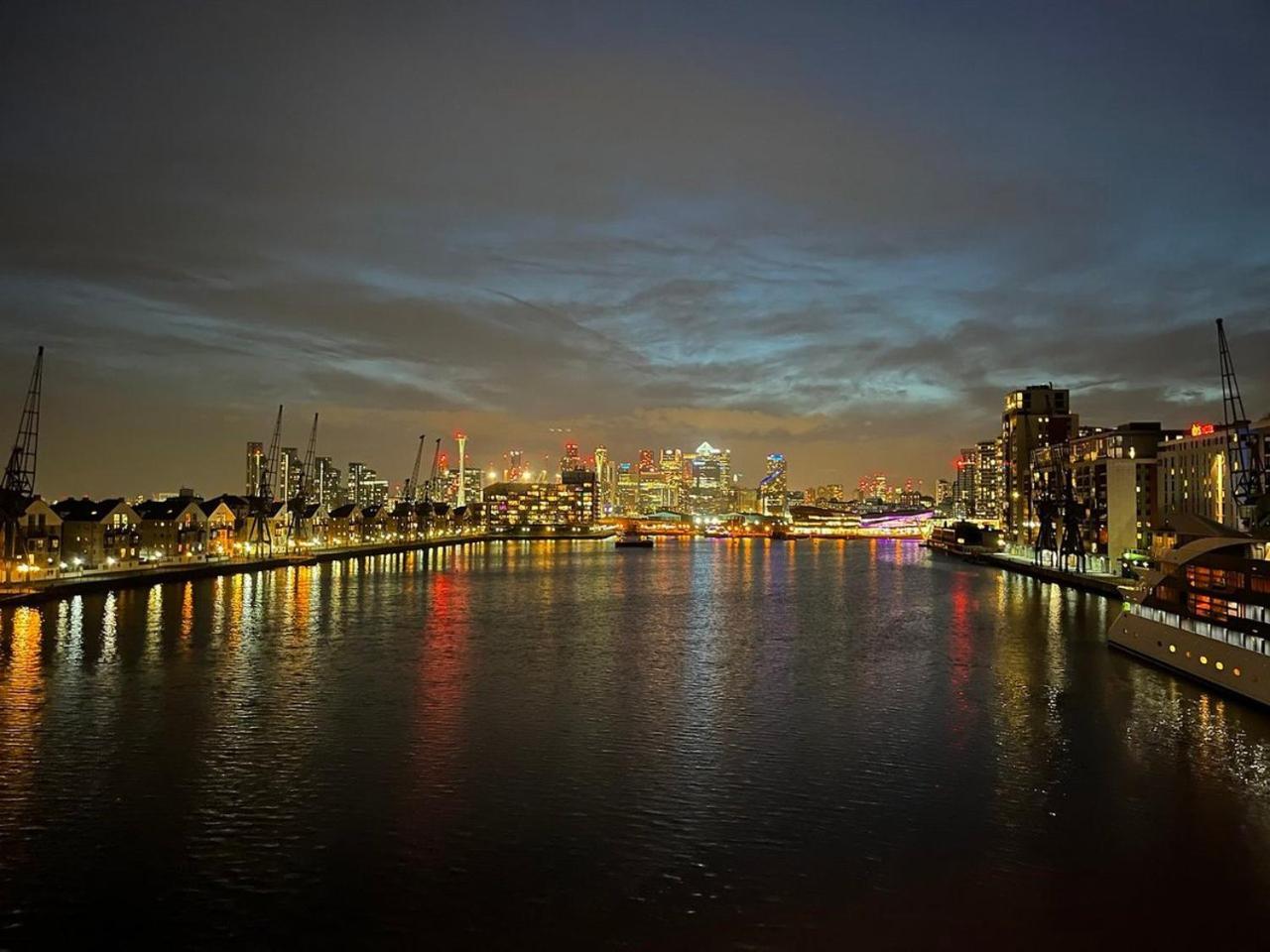 Unique 2 Bedroom Apartment In London/ Excel / Olympic City Close To Central Line Tube Station With Gated Parking Space エクステリア 写真